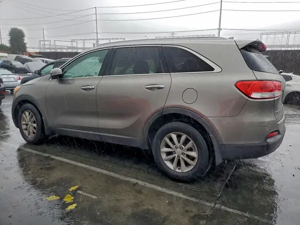 5XYPG4A50GG032382 2016 KIA SORENTO - Image 2