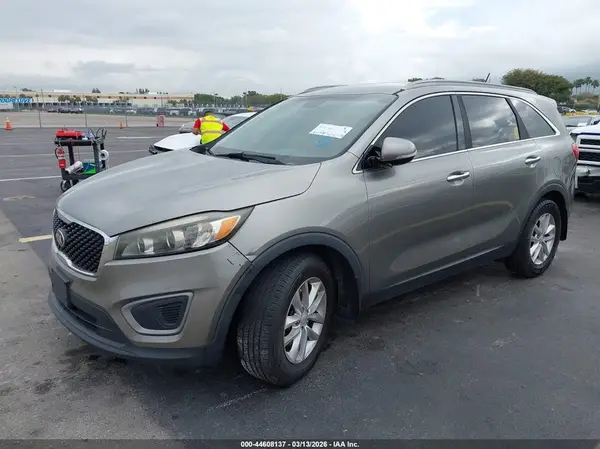 5XYPG4A50GG144325 2016 KIA SORENTO - Image 2