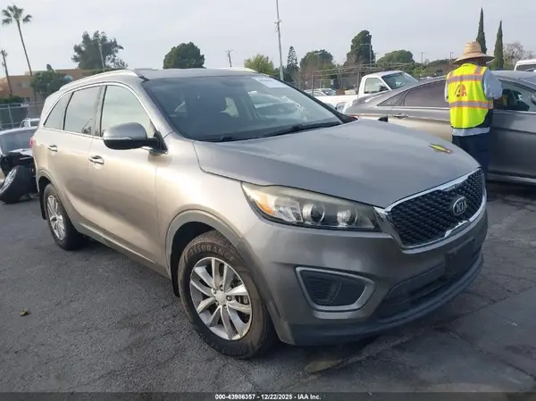 5XYPG4A50GG179348 2016 KIA SORENTO - Image 1