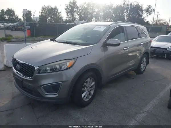 5XYPG4A50GG179348 2016 KIA SORENTO - Image 2