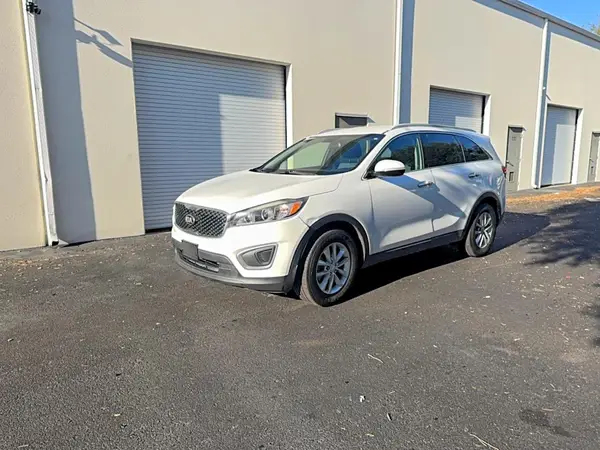 5XYPG4A50HG197432 2017 KIA SORENTO - Image 2
