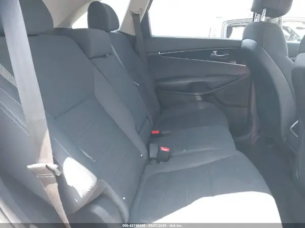 5XYPG4A50HG232597 2017 KIA SORENTO - Image 8