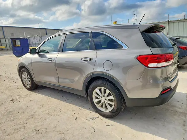 5XYPG4A50HG286823 2017 KIA SORENTO - Image 2