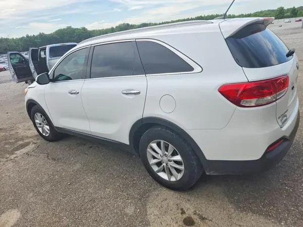 5XYPG4A50HG318847 2017 KIA SORENTO - Image 2