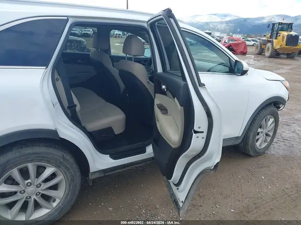 5XYPG4A50JG352051 2018 KIA SORENTO - Image 8