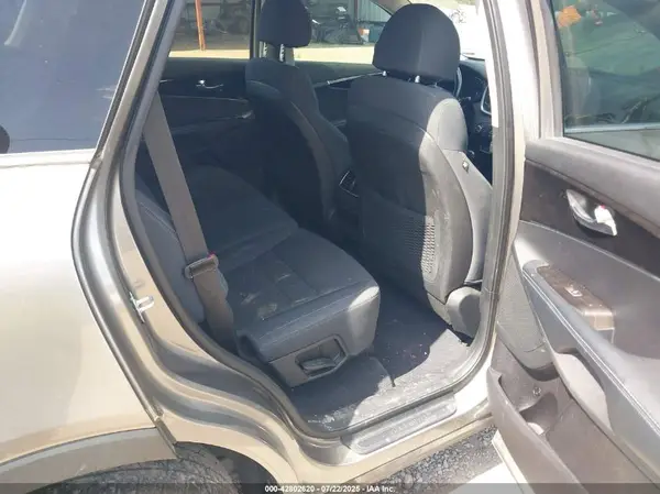 5XYPG4A50JG374339 2018 KIA SORENTO - Image 8