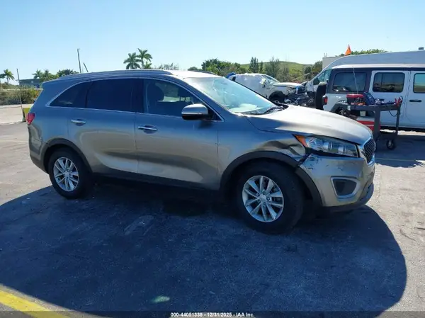5XYPG4A50JG375829 2018 KIA SORENTO - Image 1