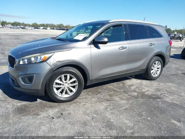 5XYPG4A50JG375829 2018 KIA SORENTO - Image 2