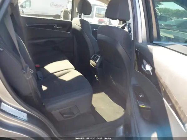 5XYPG4A50JG375829 2018 KIA SORENTO - Image 8