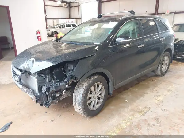 5XYPG4A50JG375961 2018 KIA SORENTO - Image 2