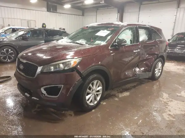 5XYPG4A50JG394574 2018 KIA SORENTO - Image 2