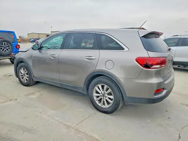 5XYPG4A50KG436081 2019 KIA SORENTO - Image 2
