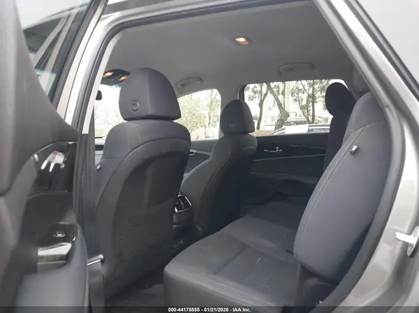 5XYPG4A50KG449249 2019 KIA SORENTO - Image 8