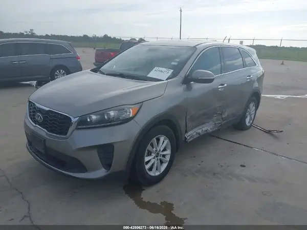 5XYPG4A50KG489587 2019 KIA SORENTO - Image 2