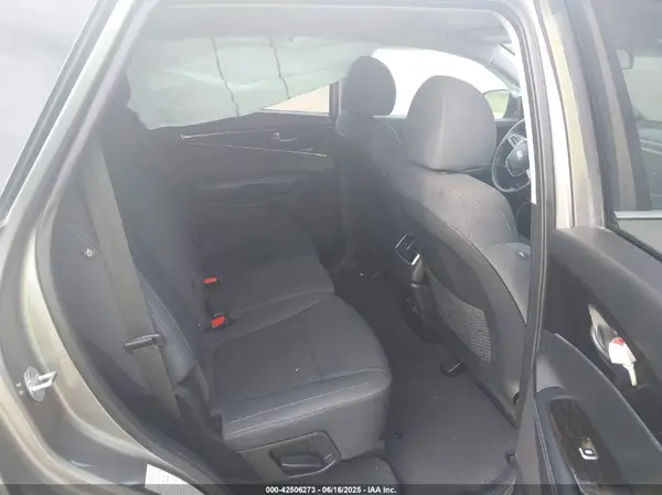 5XYPG4A50KG489587 2019 KIA SORENTO - Image 8