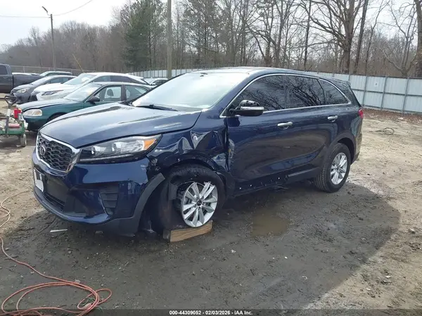5XYPG4A50KG489833 2019 KIA SORENTO - Image 2