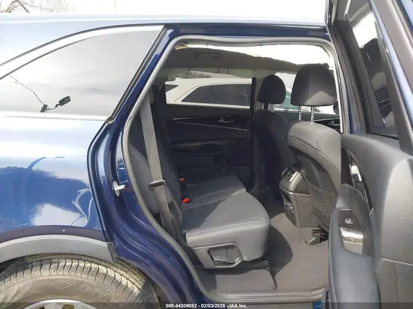 5XYPG4A50KG489833 2019 KIA SORENTO - Image 8
