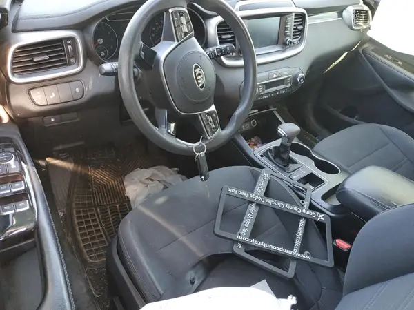 5XYPG4A50KG494000 2019 KIA SORENTO - Image 8