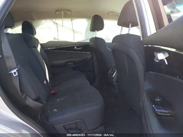 5XYPG4A50KG564305 2019 KIA SORENTO - Image 8