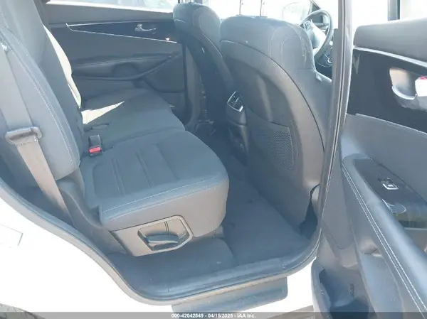 5XYPG4A50KG565227 2019 KIA SORENTO - Image 8