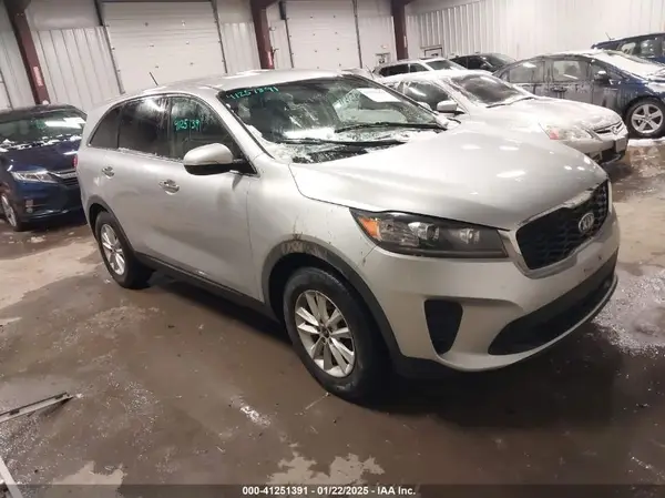 5XYPG4A50KG573408 2019 KIA SORENTO - Image 1