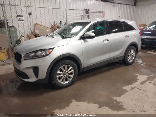 5XYPG4A50KG573408 2019 KIA SORENTO - Image 2