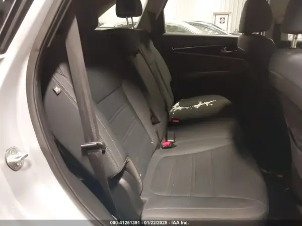 5XYPG4A50KG573408 2019 KIA SORENTO - Image 8