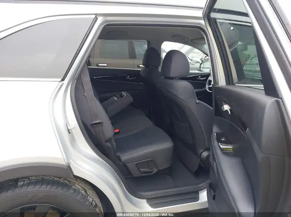 5XYPG4A50KG600641 2019 KIA SORENTO - Image 8