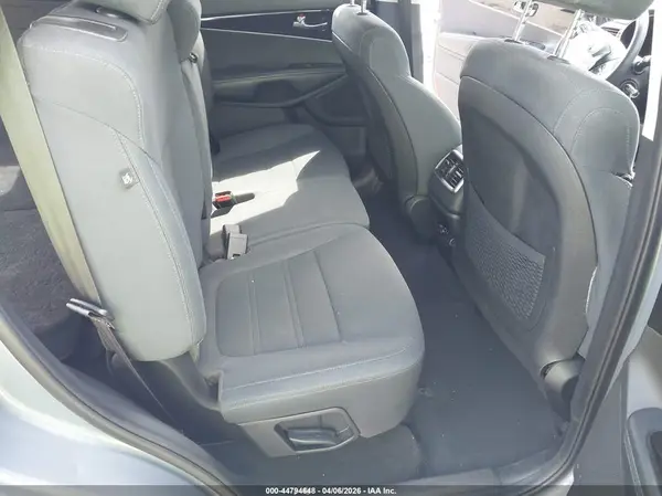 5XYPG4A50LG633379 2020 KIA SORENTO - Image 8