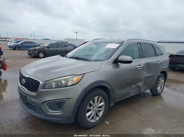 5XYPG4A51GG007166 2016 KIA SORENTO - Image 2
