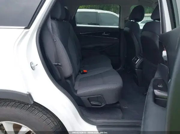 5XYPG4A51GG011668 2016 KIA SORENTO - Image 8