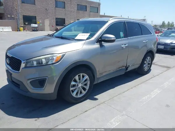 5XYPG4A51GG077296 2016 KIA SORENTO - Image 2