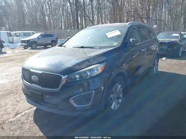 5XYPG4A51GG079324 2016 KIA SORENTO - Image 2