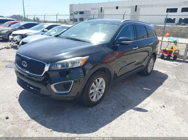5XYPG4A51HG196998 2017 KIA SORENTO - Image 2