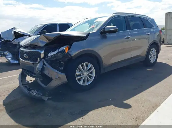 5XYPG4A51HG328917 2017 KIA SORENTO - Image 2