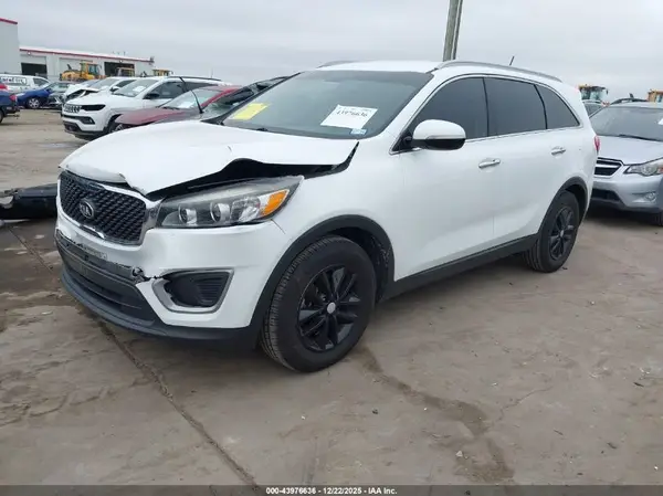 5XYPG4A51HG329002 2017 KIA SORENTO - Image 2