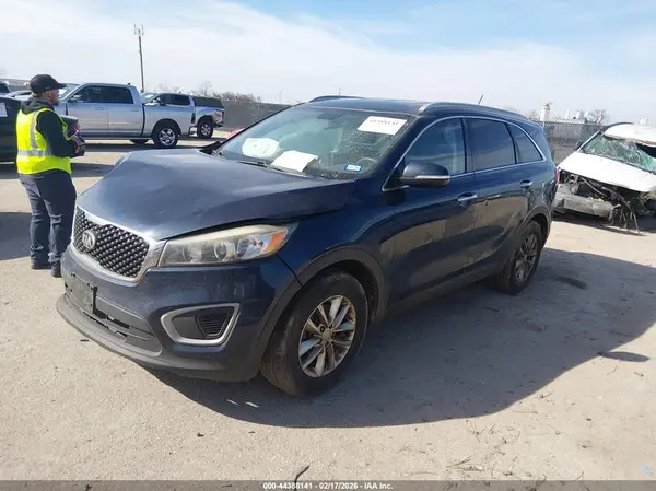5XYPG4A51JG352253 2018 KIA SORENTO - Image 2