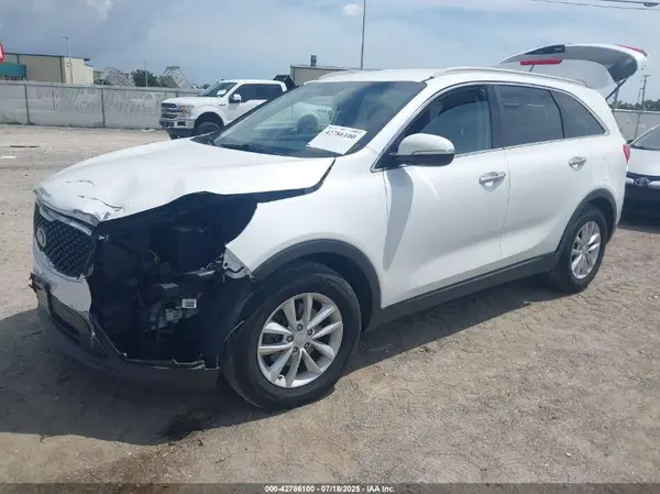 5XYPG4A51JG359820 2018 KIA SORENTO - Image 2