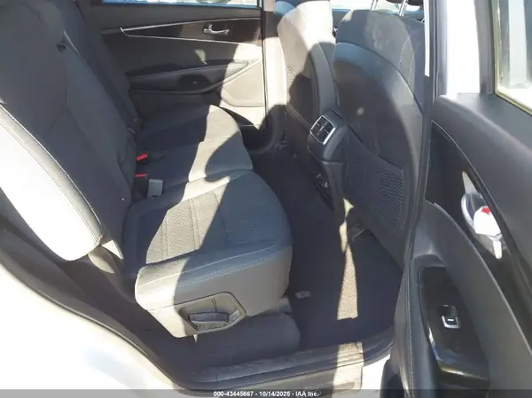 5XYPG4A51JG383356 2018 KIA SORENTO - Image 8