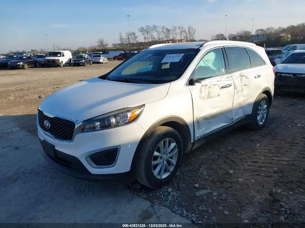 5XYPG4A51JG389142 2018 KIA SORENTO - Image 2