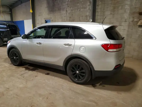 5XYPG4A51JG406411 2018 KIA SORENTO - Image 2
