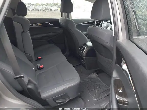 5XYPG4A51KG471857 2019 KIA SORENTO - Image 8