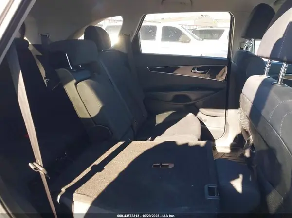 5XYPG4A51KG476380 2019 KIA SORENTO - Image 8