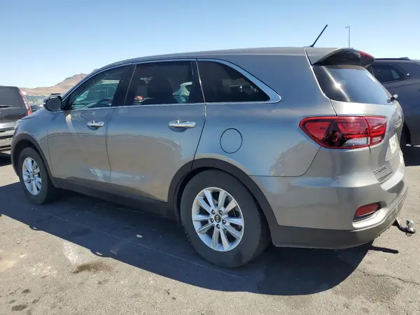 5XYPG4A51KG489047 2019 KIA SORENTO - Image 2