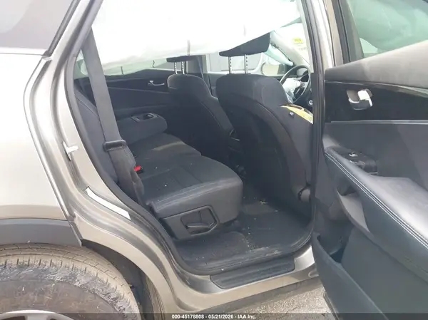 5XYPG4A51KG490229 2019 KIA SORENTO - Image 8