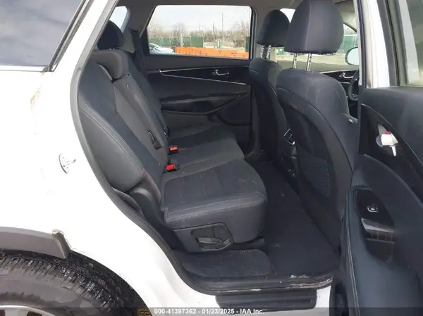 5XYPG4A51KG570873 2019 KIA SORENTO - Image 8