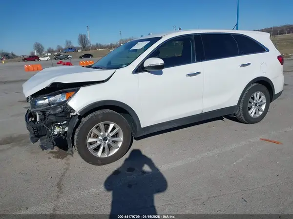5XYPG4A51LG626697 2020 KIA SORENTO - Image 2