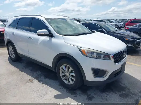 5XYPG4A52GG005796 2016 KIA SORENTO - Image 1