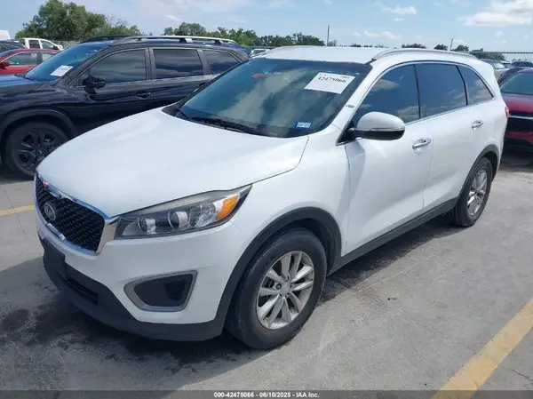 5XYPG4A52GG005796 2016 KIA SORENTO - Image 2