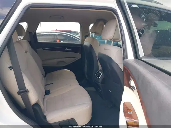 5XYPG4A52GG005796 2016 KIA SORENTO - Image 8
